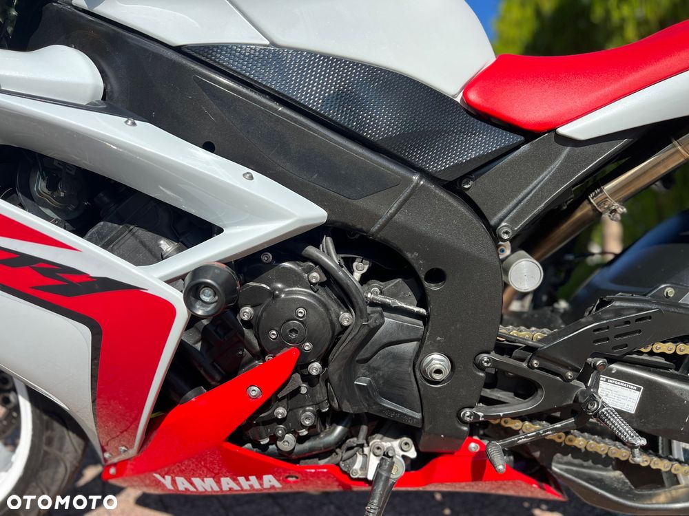 Yamaha R1 - 22