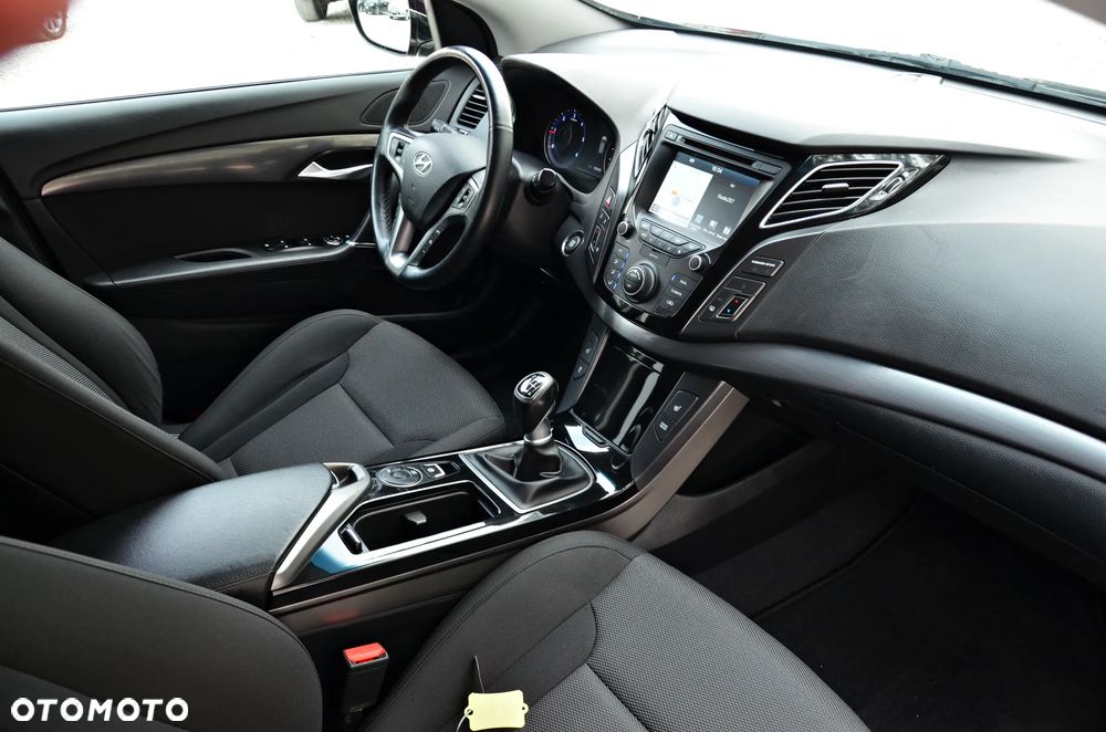 Hyundai i40 Kombi 1.7 CRDi Premium - 38