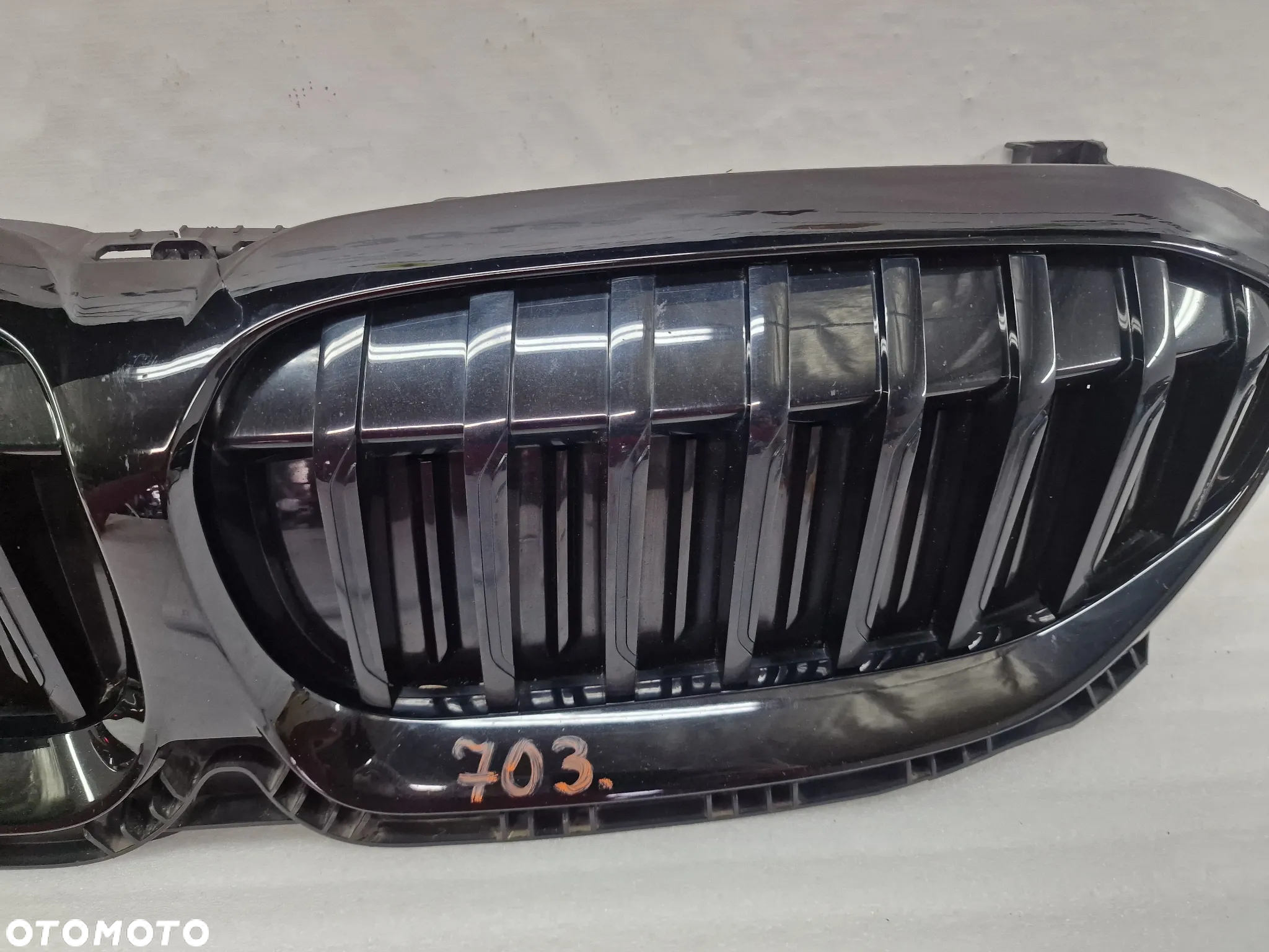 BMW G20 / G21 / G28 ATRAPA / GRILL ZDERZAKA PRZEDNIEGO PRZÓD + ŻALUZJA CZARNA W POŁYSKU , NR 187156-10 18715610 / 5A22C60 , NR AUKCJI GL703 - 6