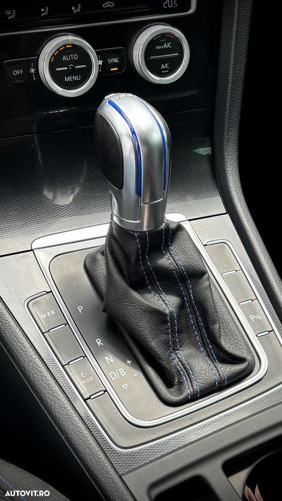 Volkswagen Golf - 10