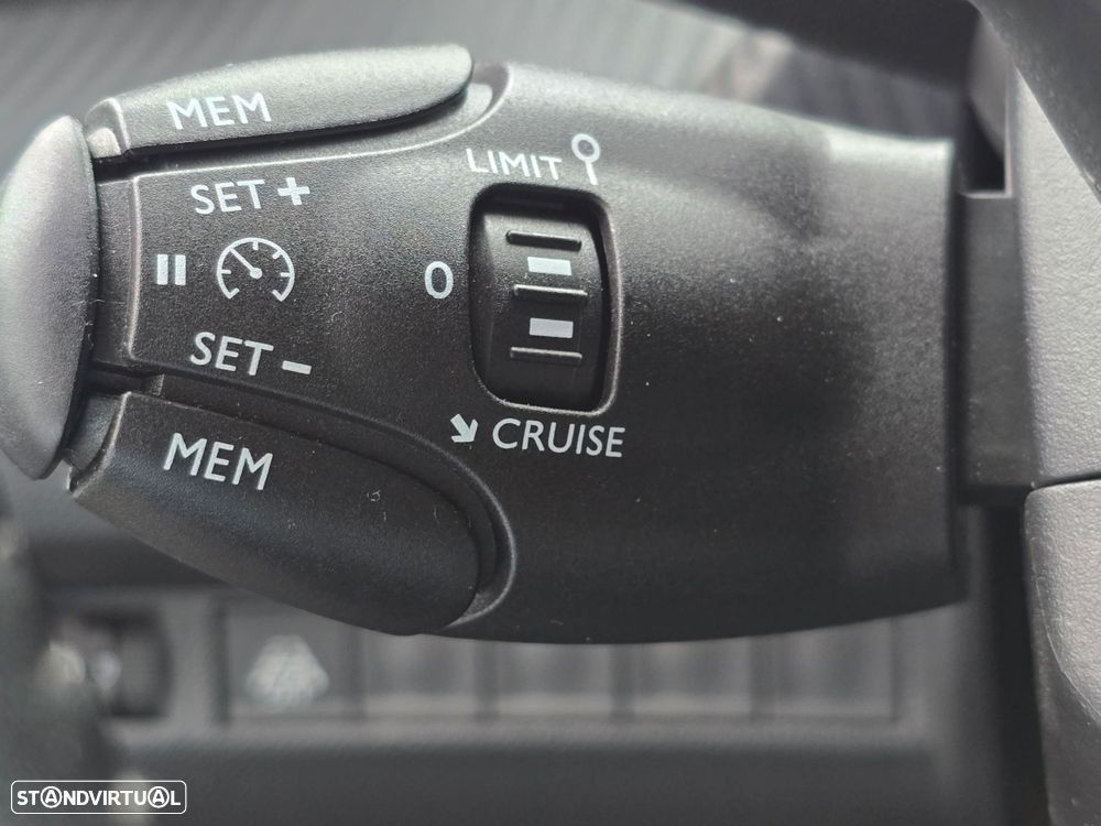 Peugeot 2008 1.2 PureTech Allure - 20