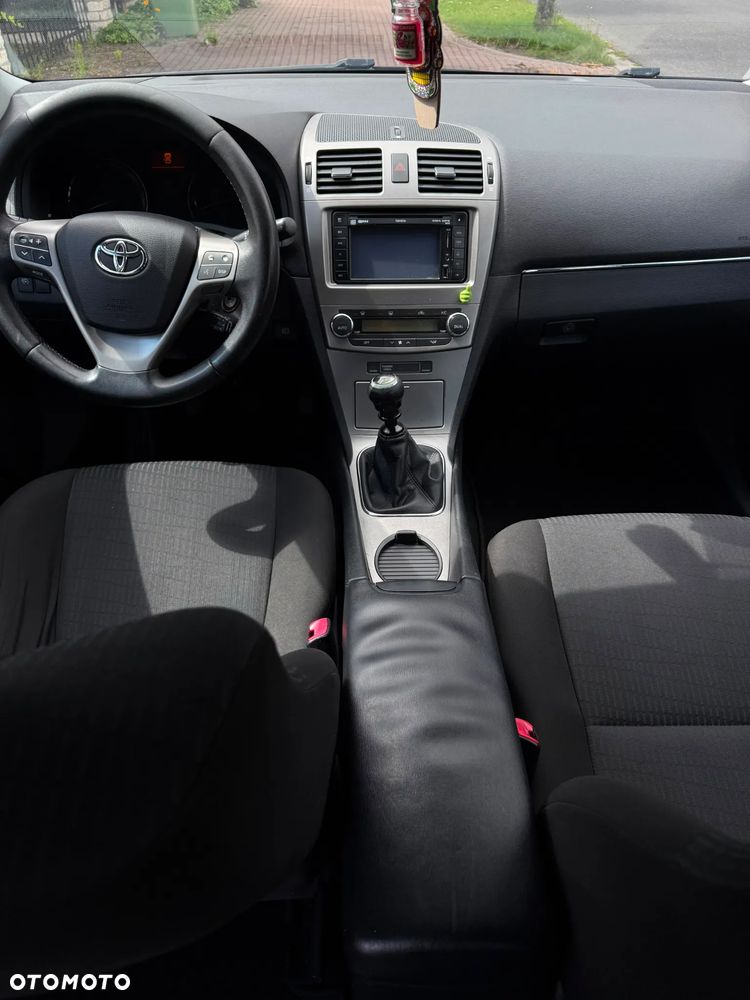 Toyota Avensis 1.8 Sol - 11