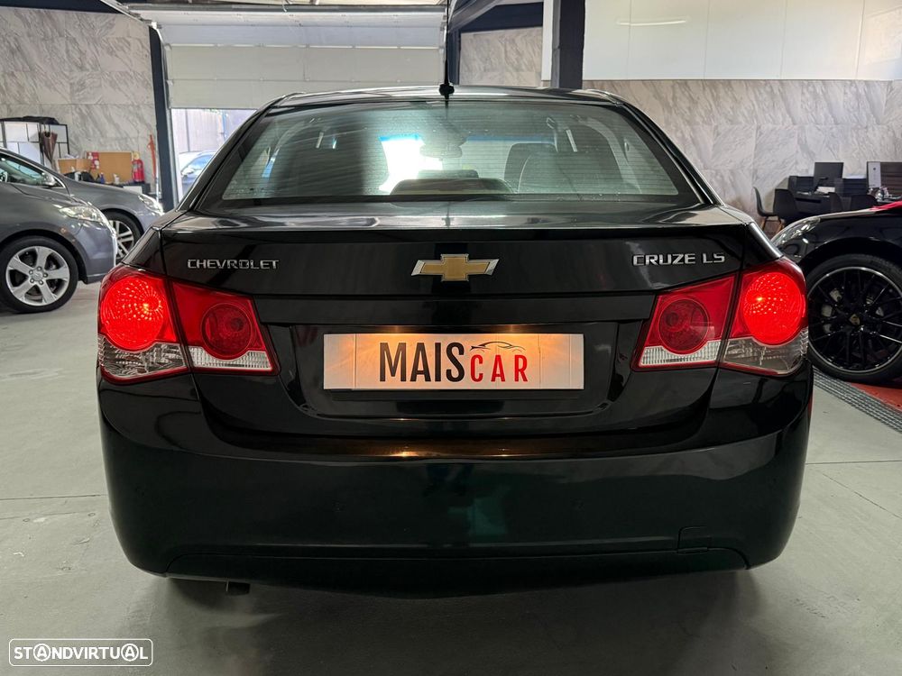 Chevrolet Cruze 1.6 LS - 6