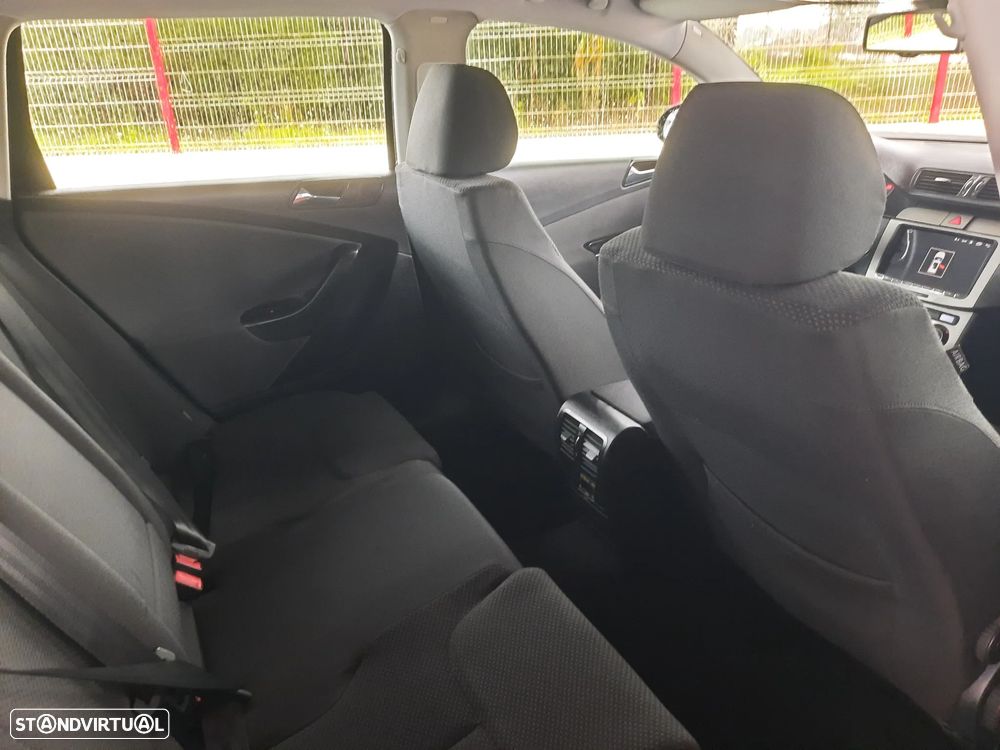 VW Passat Variant 2.0 TDi Confortline - 31