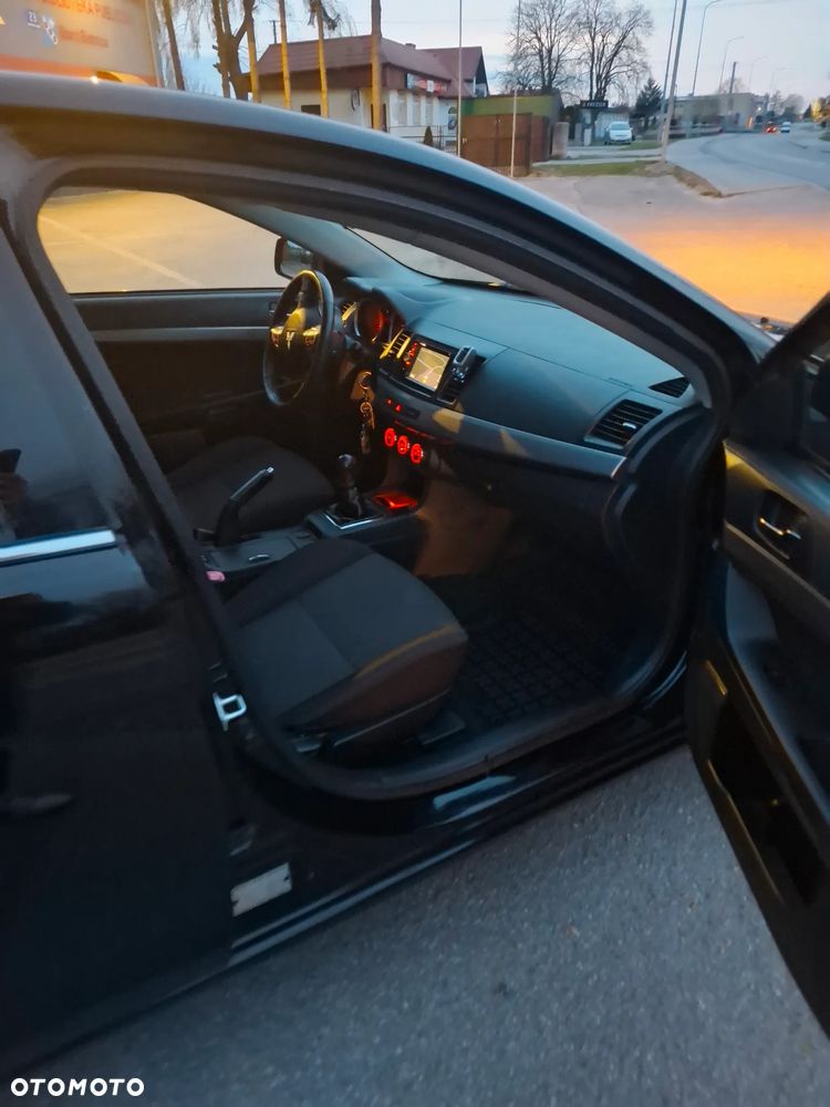 Mitsubishi Lancer 1.8 DID Intense - 2