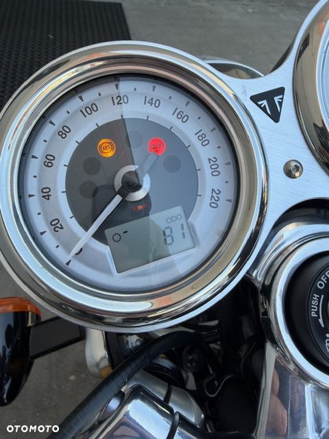 Triumph Thruxton - 6