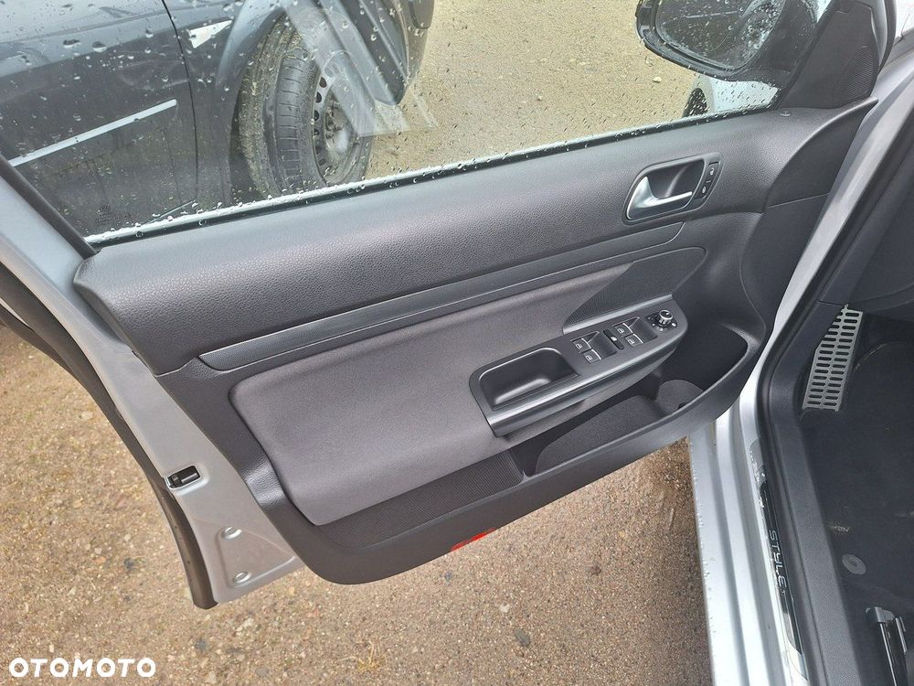 Volkswagen Golf 1.6 TDI DPF Style - 12