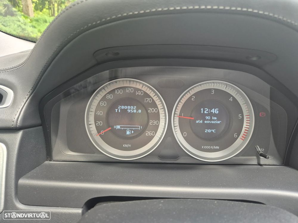 Volvo XC 70 D5 AWD Black Edition - 19