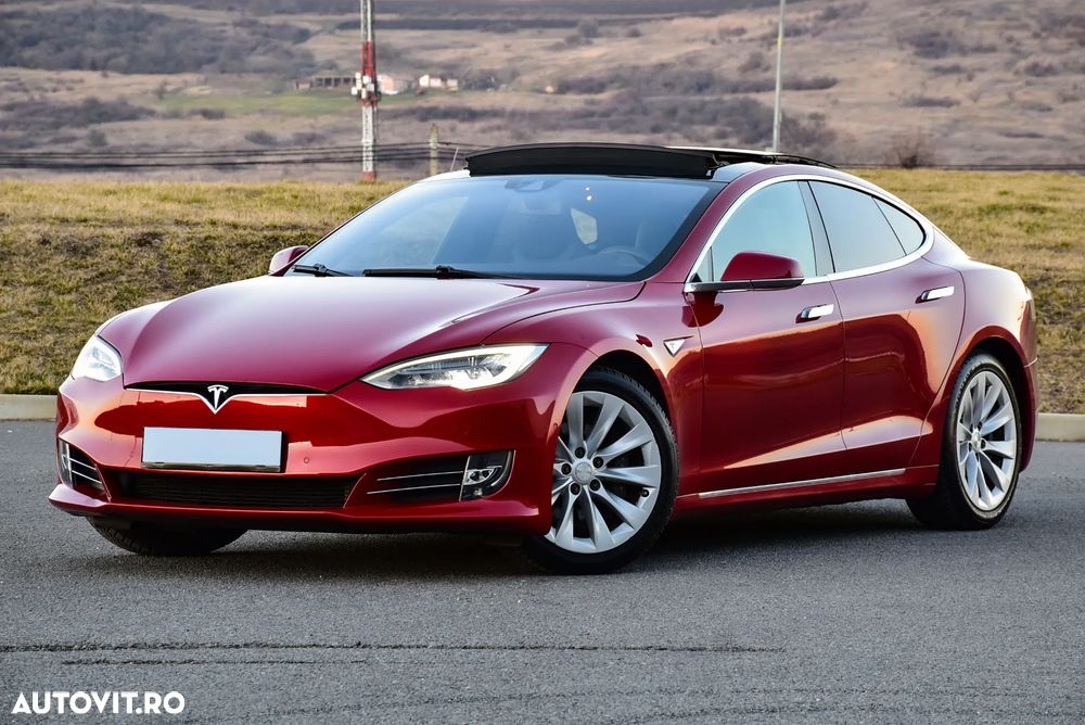 Tesla Model S - 1