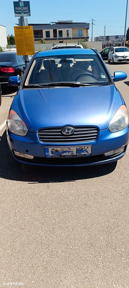 Hyundai Accent - 4