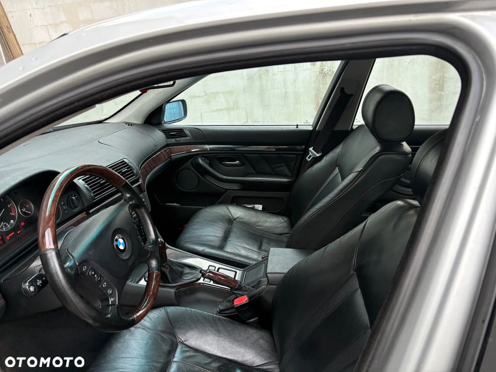 BMW Seria 5 520i - 4