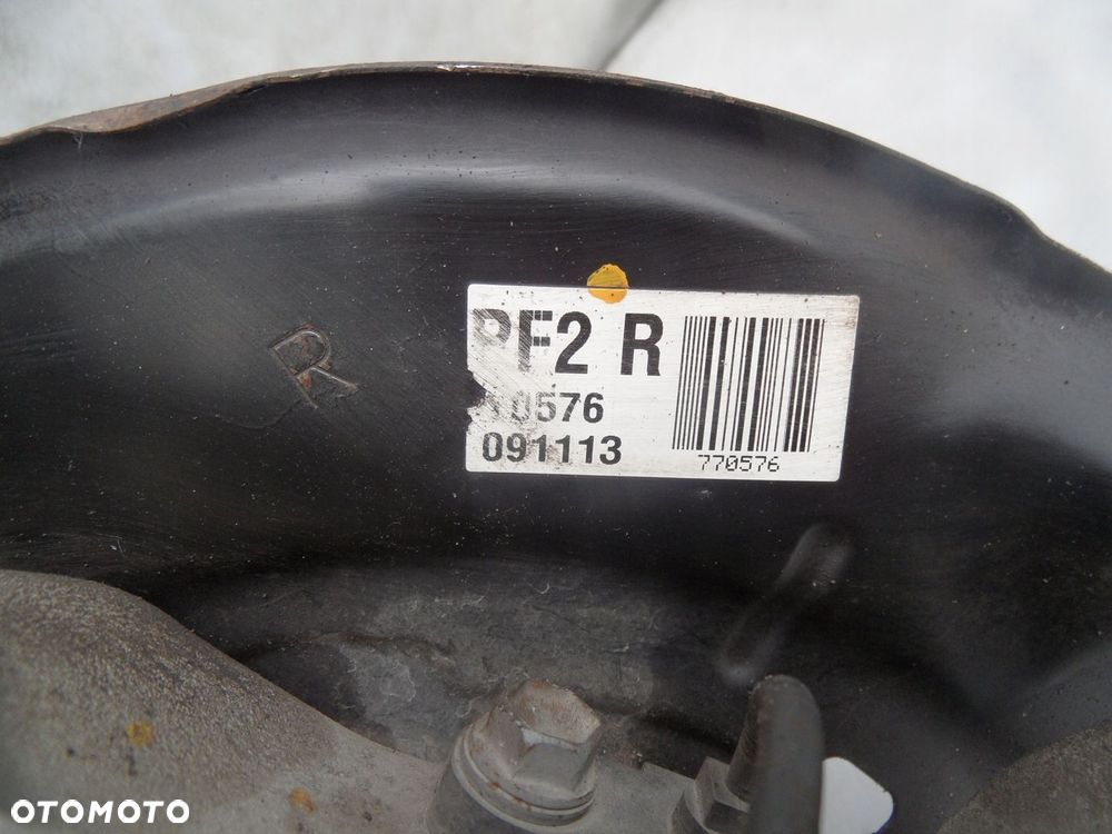 MCPERSON MCPHERSON ZWROTNICA PRAWY PRZÓD TOYOTA PRIUS III CT200H 1.8 - 3
