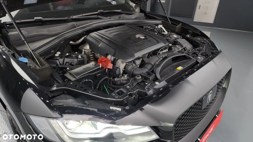 Jaguar F-Pace 25d AWD Chequered Flag - 11