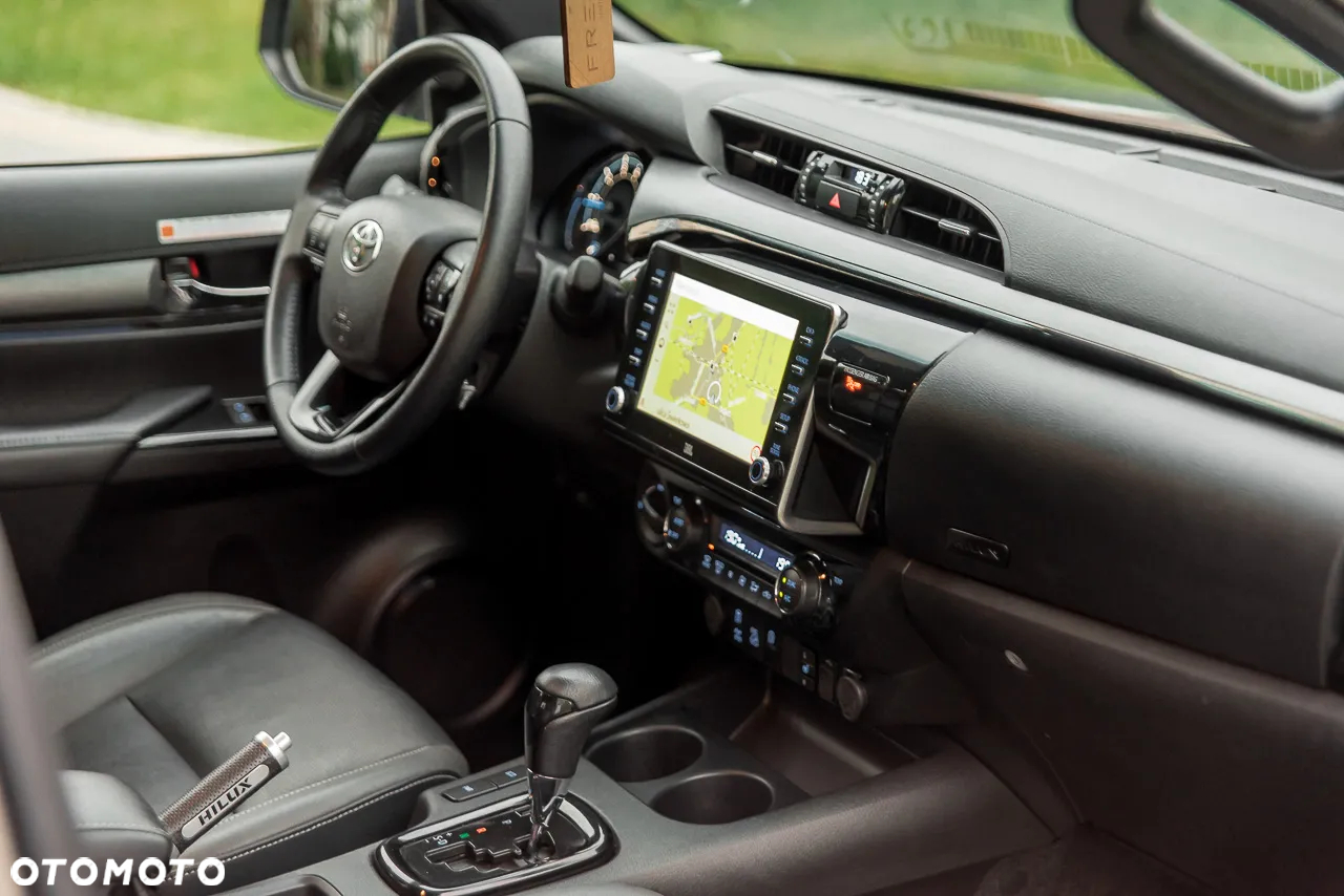 Toyota Hilux 2.8 D-4D Double Cab Invincible Sport 4x4 - 32