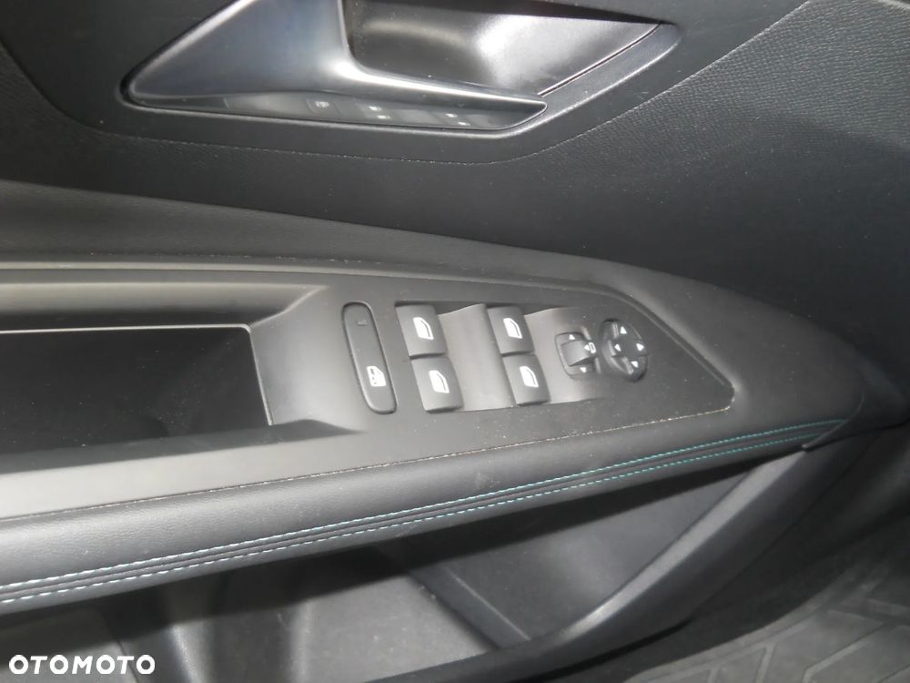 Peugeot 3008 BlueHDi 130 Stop & Start EAT8 Allure - 17