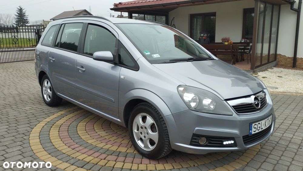 Opel Zafira 1.8 Cosmo - 1