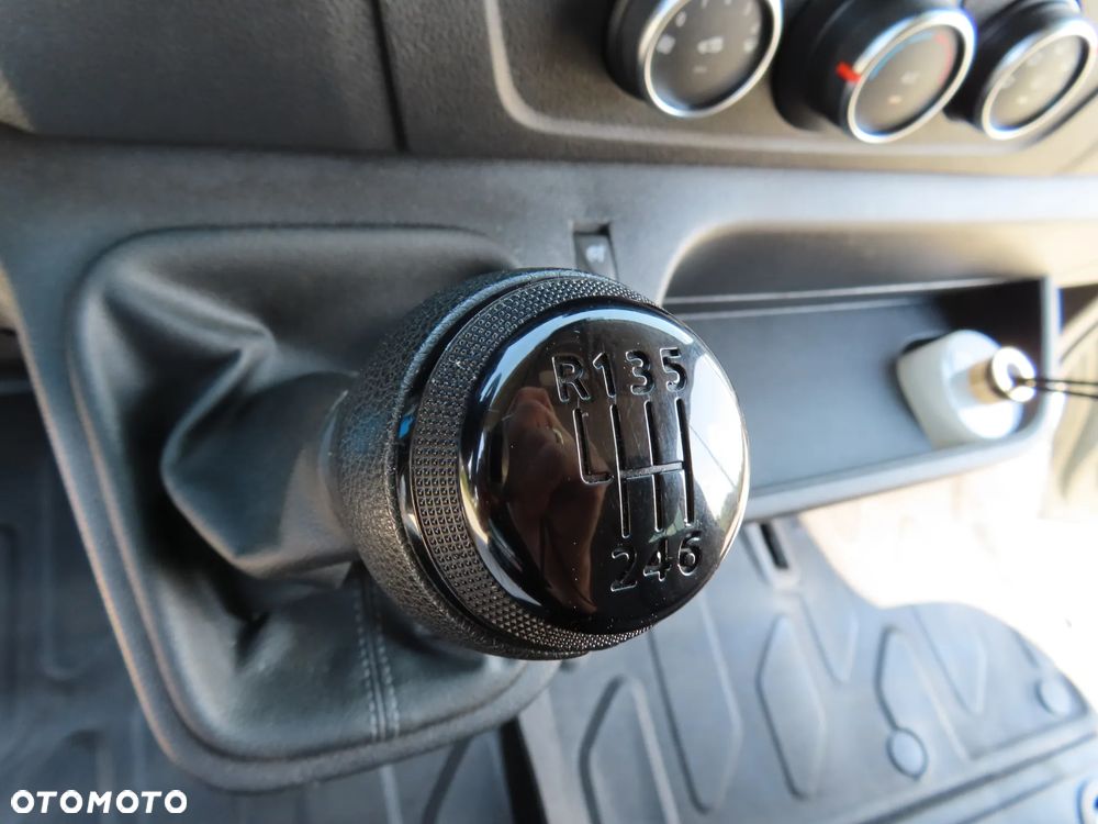Renault Master 2.3 dCi 163 KM 7-Mio Osobowy + 895 Kg Ładowność Doka Dubel Brygadowy Ekstra Długi 4383 mm Furgon Blaszak HAK 2500 Kg Rozstaw Osi 4332 mm WZMACNIANY Napęd Na Tylną Oś Stan Auta Jak Nowy OKAZJA POLECAM - 35