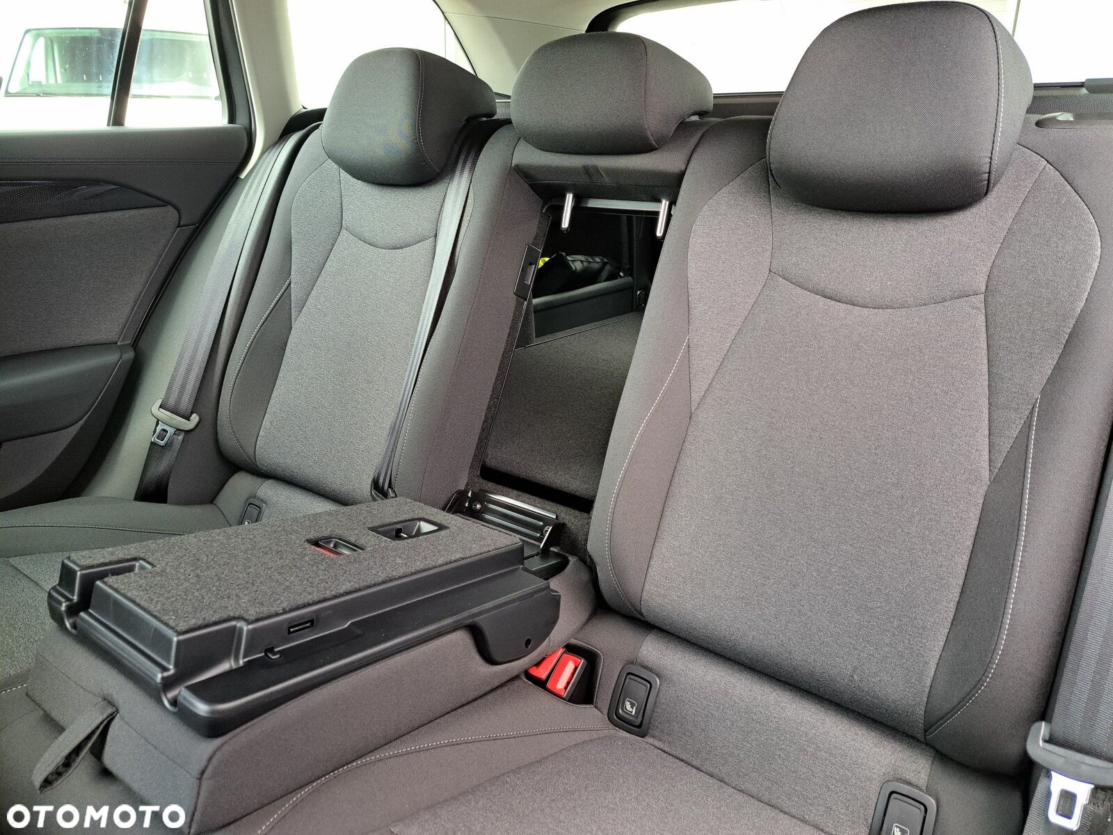 Volkswagen Passat 1.5 TSI ACT mHEV DSG - 36