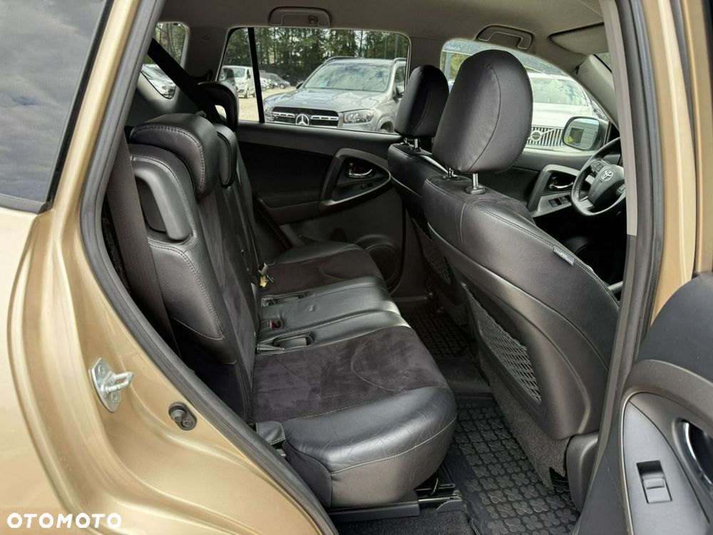 Toyota RAV4 - 6