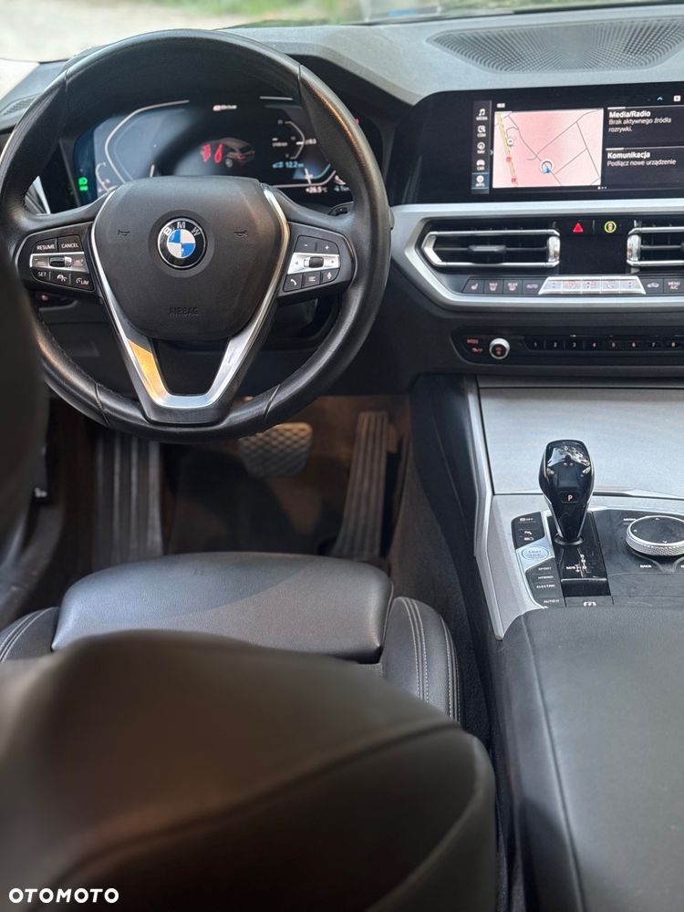 BMW Seria 3 330e M Sport sport - 30
