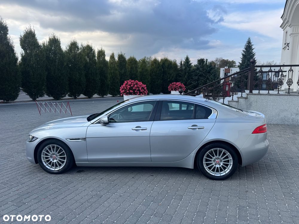 Jaguar XE 2.0 D Portfolio - 13