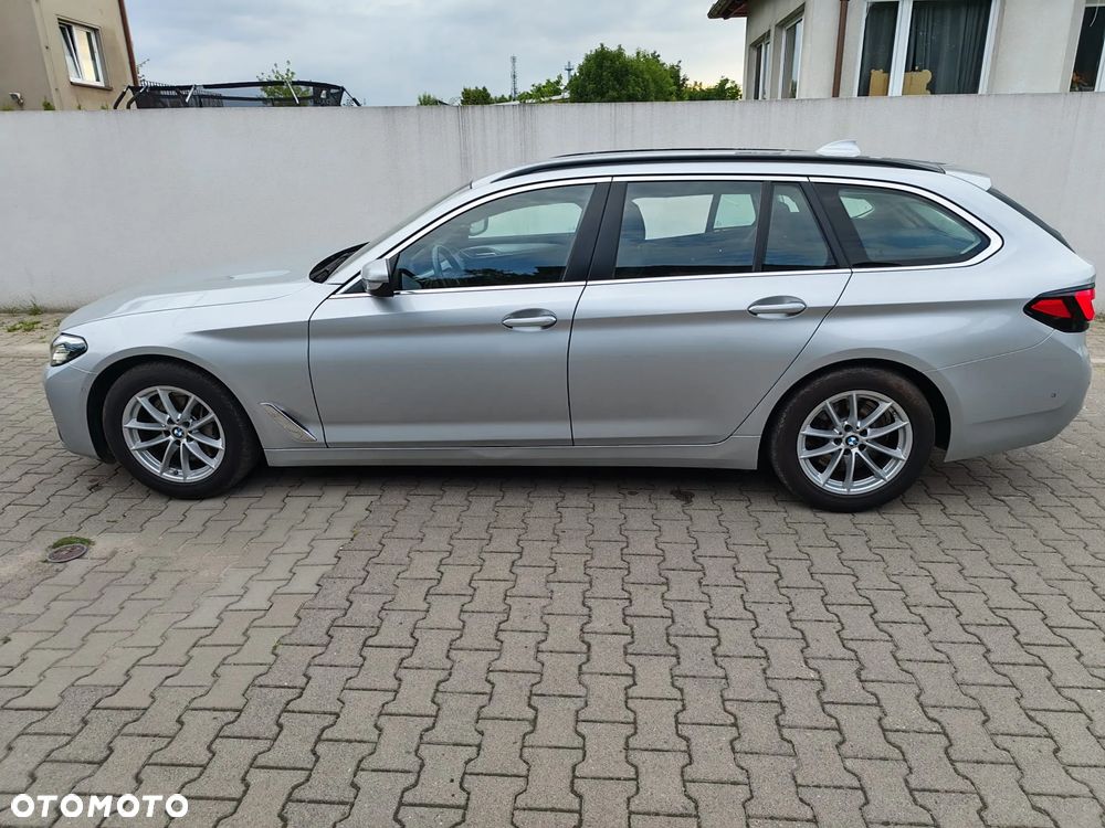 BMW Seria 5 530d xDrive mHEV - 3