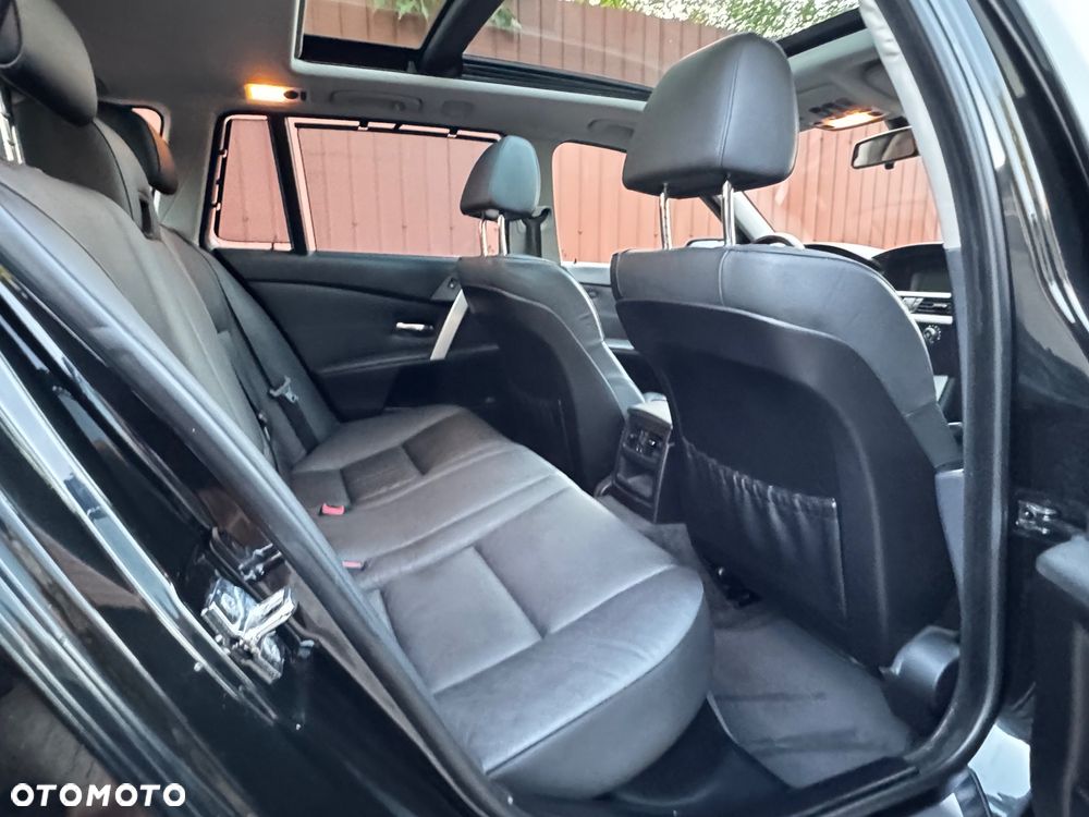 BMW Seria 5 530i Touring - 15
