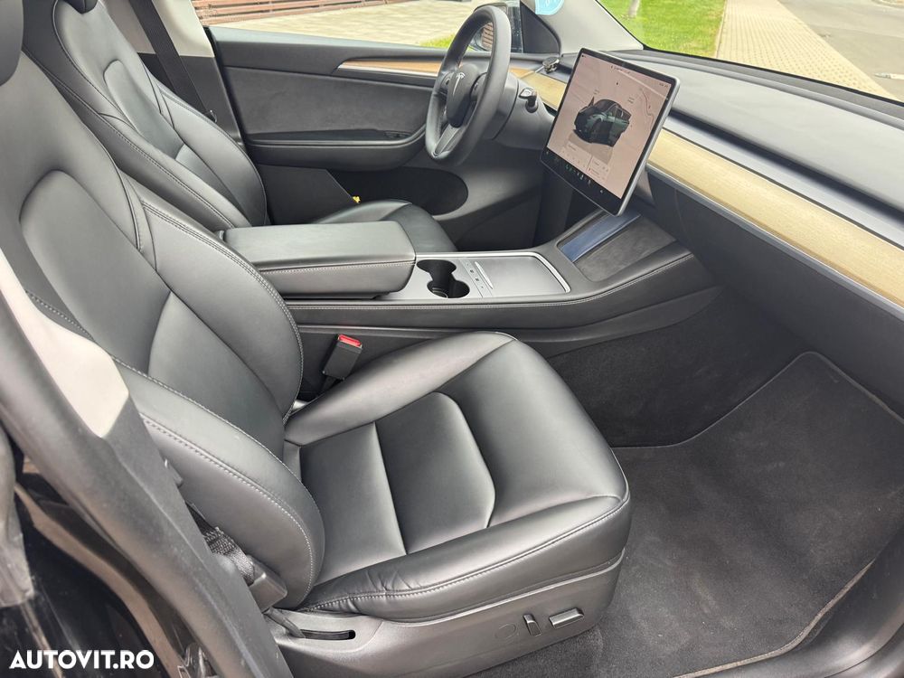 Tesla Model Y - 11