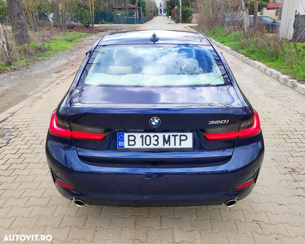 BMW Seria 3 320i Aut. Luxury Line - 7