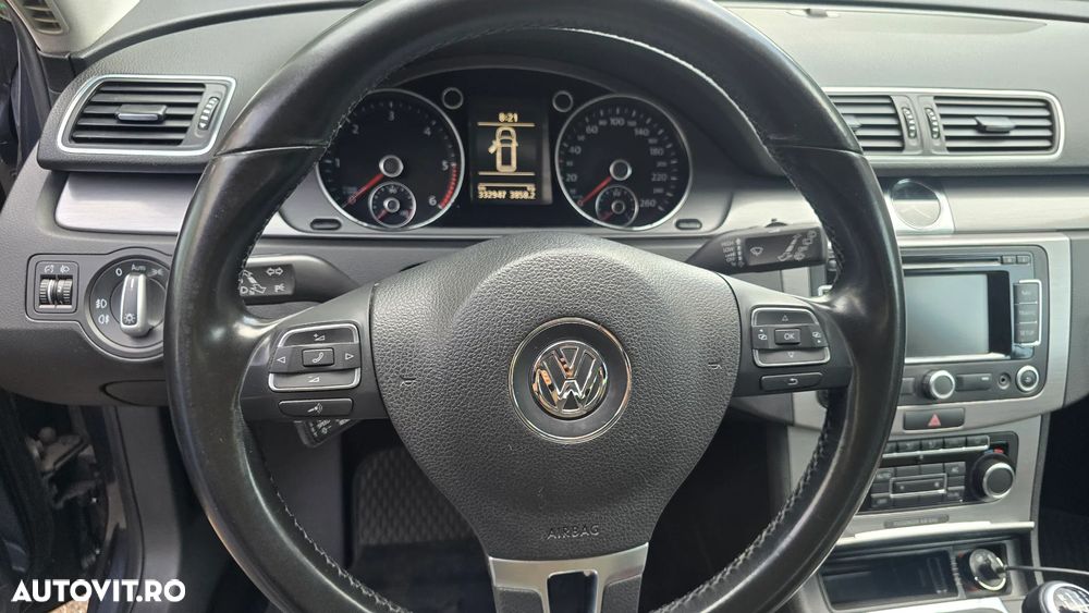 Volkswagen Passat 2.0 TDI Comfortline - 8