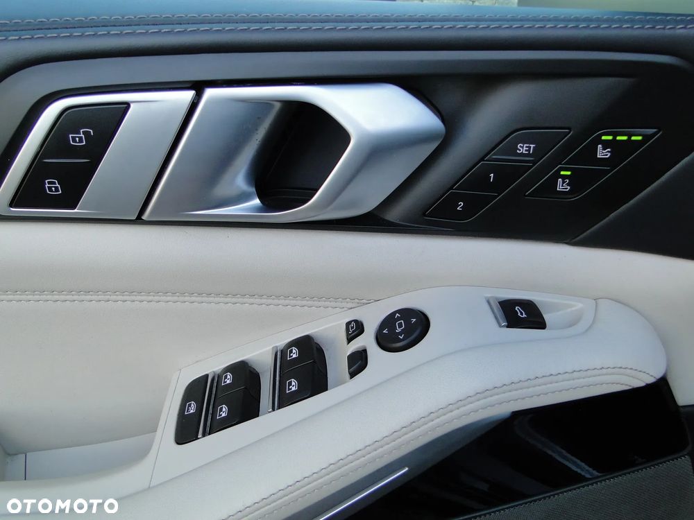 BMW X5 M50i - 27