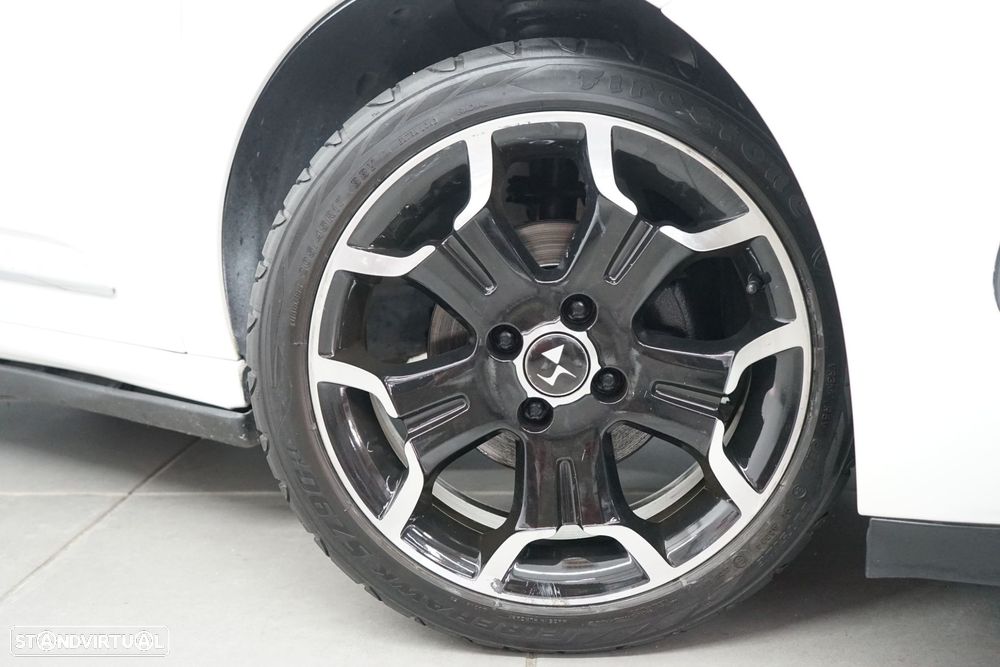 Citroën DS3 1.6 e-HDi So Chic - 10