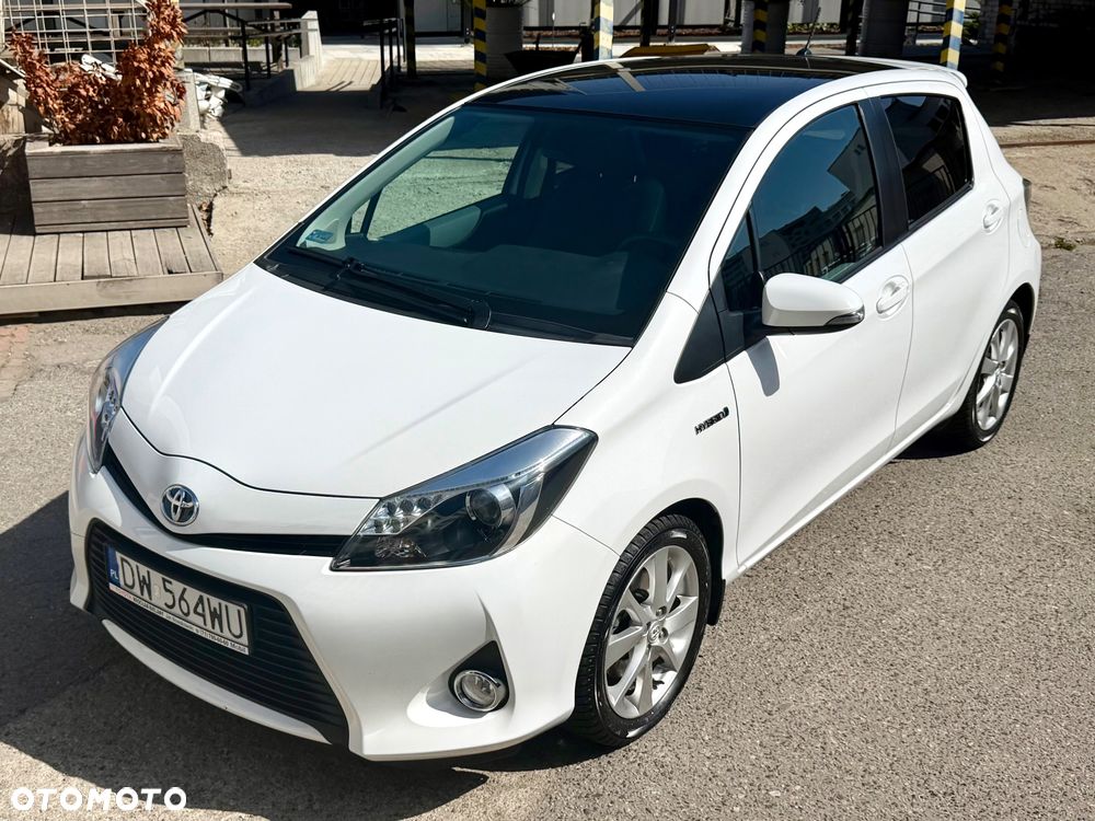 Toyota Yaris Hybrid 100 Dynamic - 1