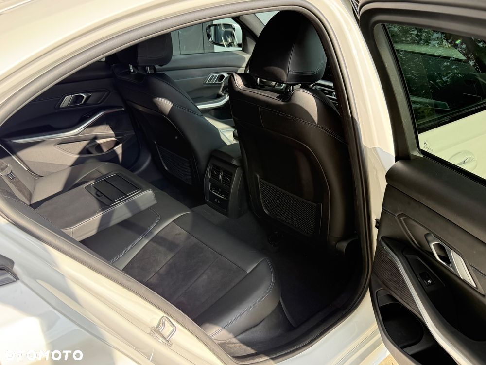BMW Seria 3 320d xDrive mHEV M Sport sport - 34