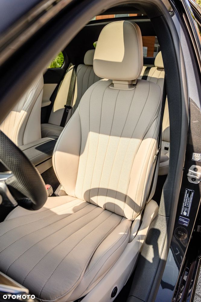 Mercedes-Benz Klasa E 200 mHEV 4-Matic AMG 9G-Tronic - 30