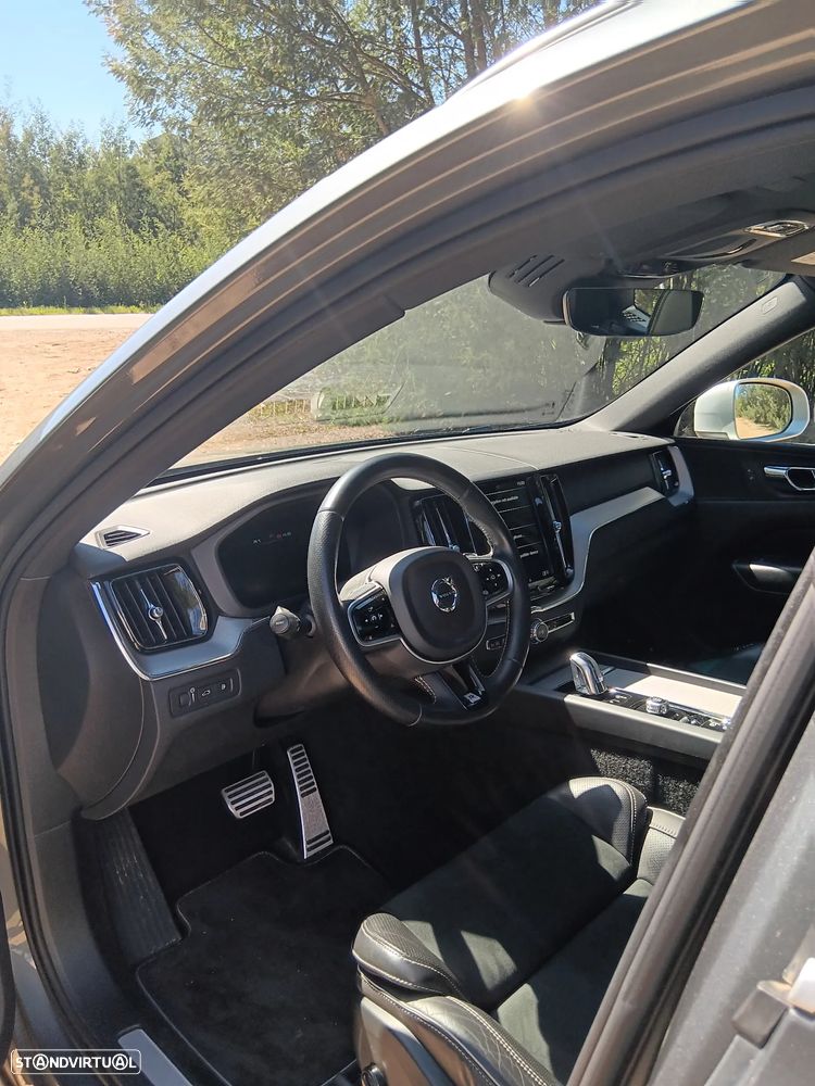 Volvo XC 60 2.0 T8 PHEV R-Design AWD - 11
