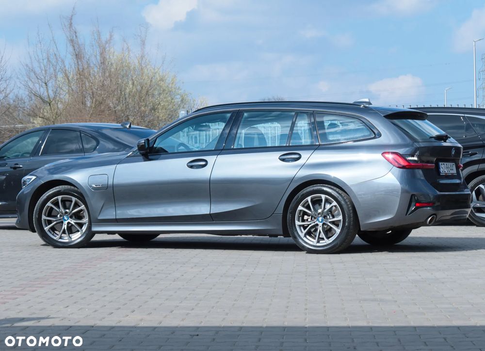 BMW Seria 3 330e Sport Line - 6