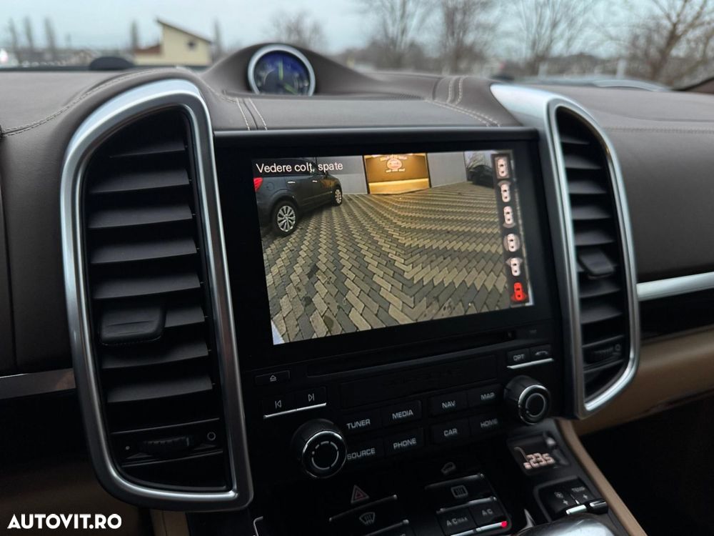 Porsche Cayenne - 18