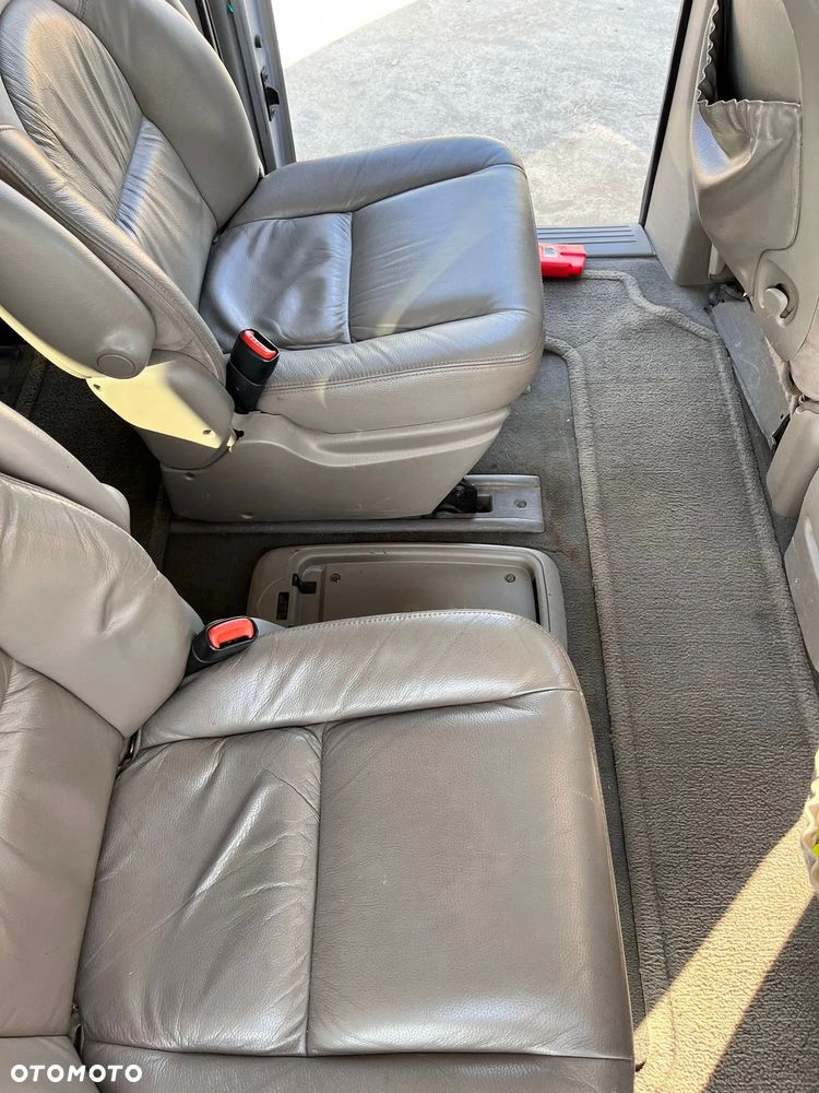 Chrysler Grand Voyager 3.3L Limited - 20