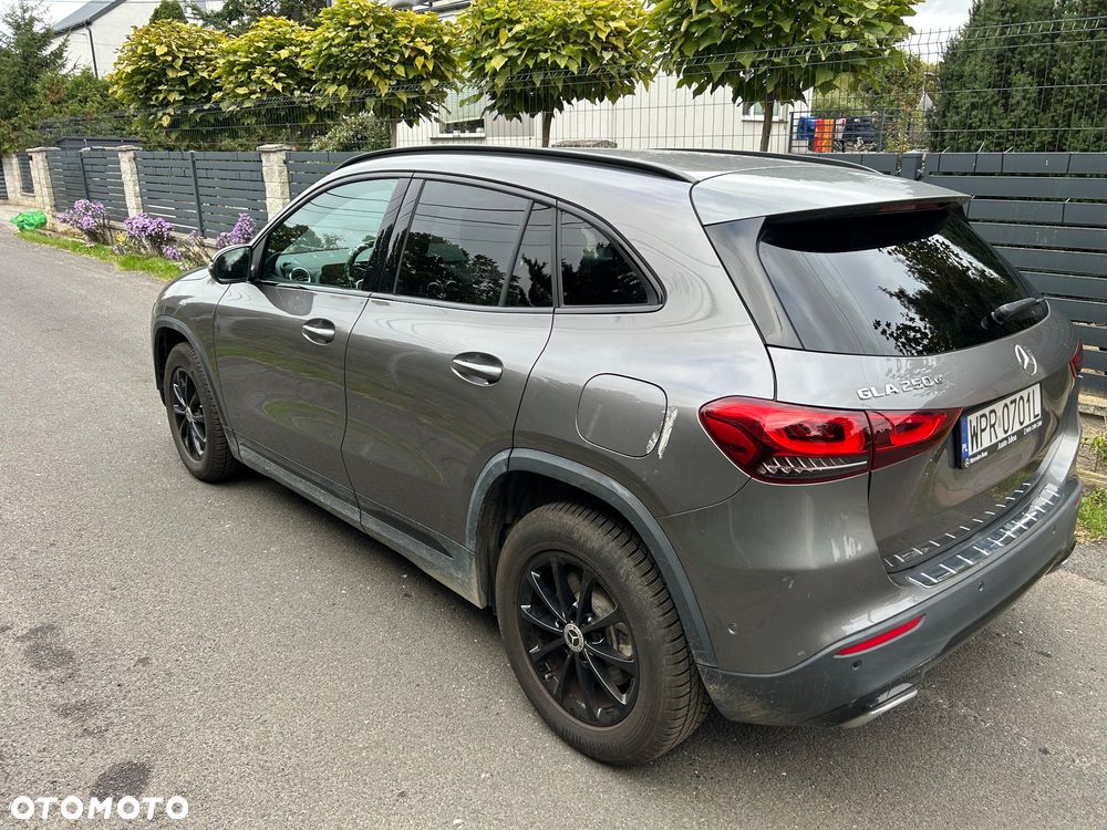 Mercedes-Benz GLA 250e Progressive - 2