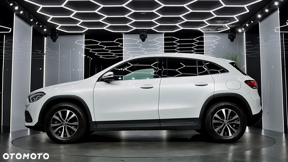 Mercedes-Benz GLA 200 Progressive - 4