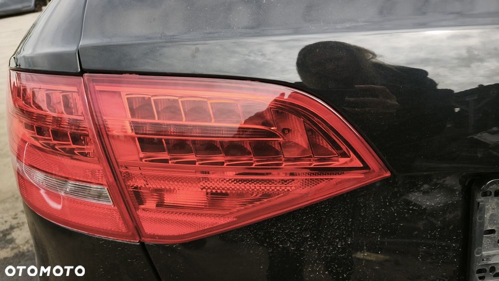 AUDI A4 B8 11r KOMBI LAMPA W KLAPĘ LEWY TYŁ TYLNA LED - 1