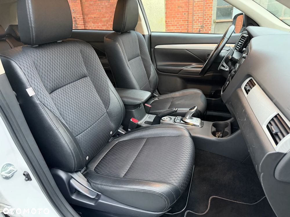 Mitsubishi Outlander 2.0 4WD - 5