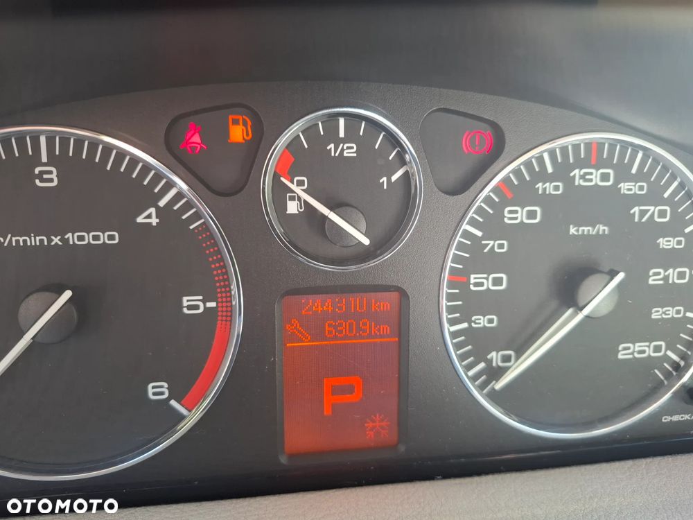 Peugeot 407 2.0 HDI Intense - 11