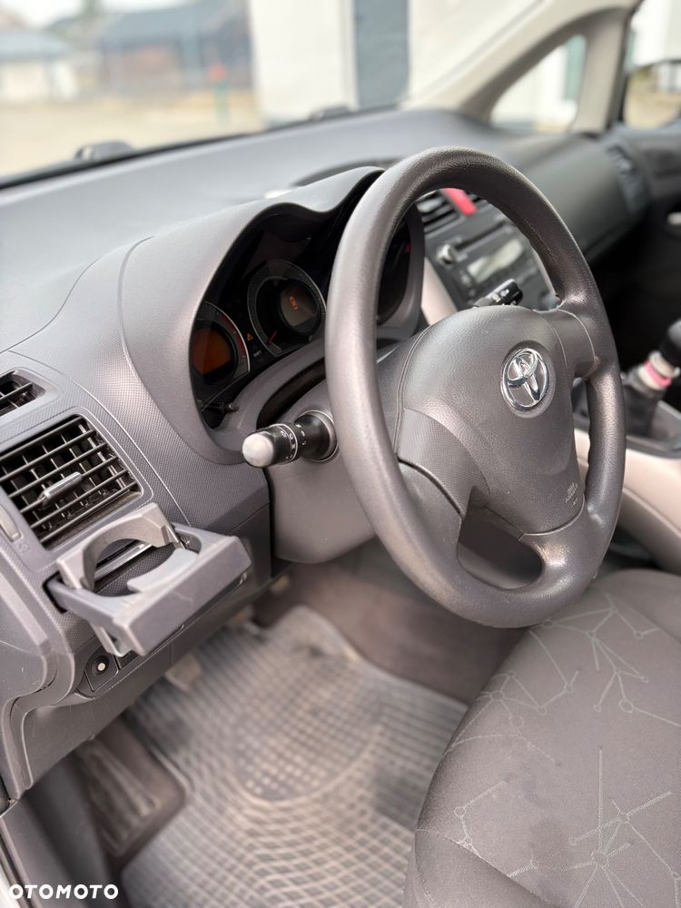 Toyota Auris 1.33 VVT-i Entry - 23