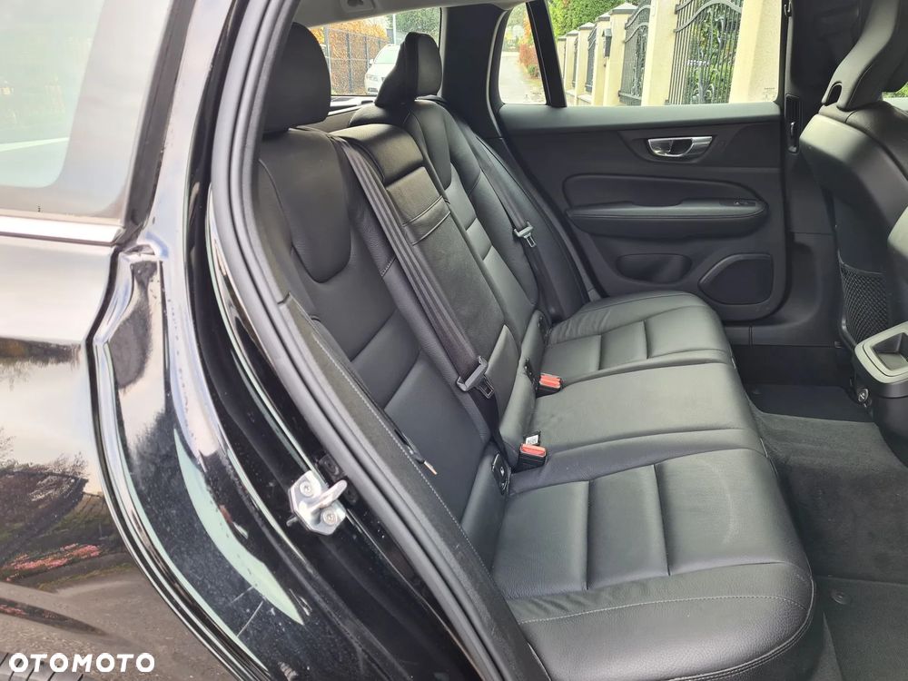 Volvo V60 D4 Drive-E Momentum - 34