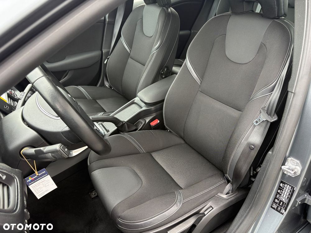Volvo V40 D2 Momentum - 11
