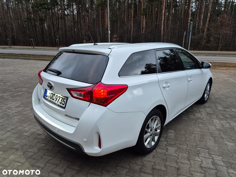 Toyota Auris 1.8 HSD Luna - 16