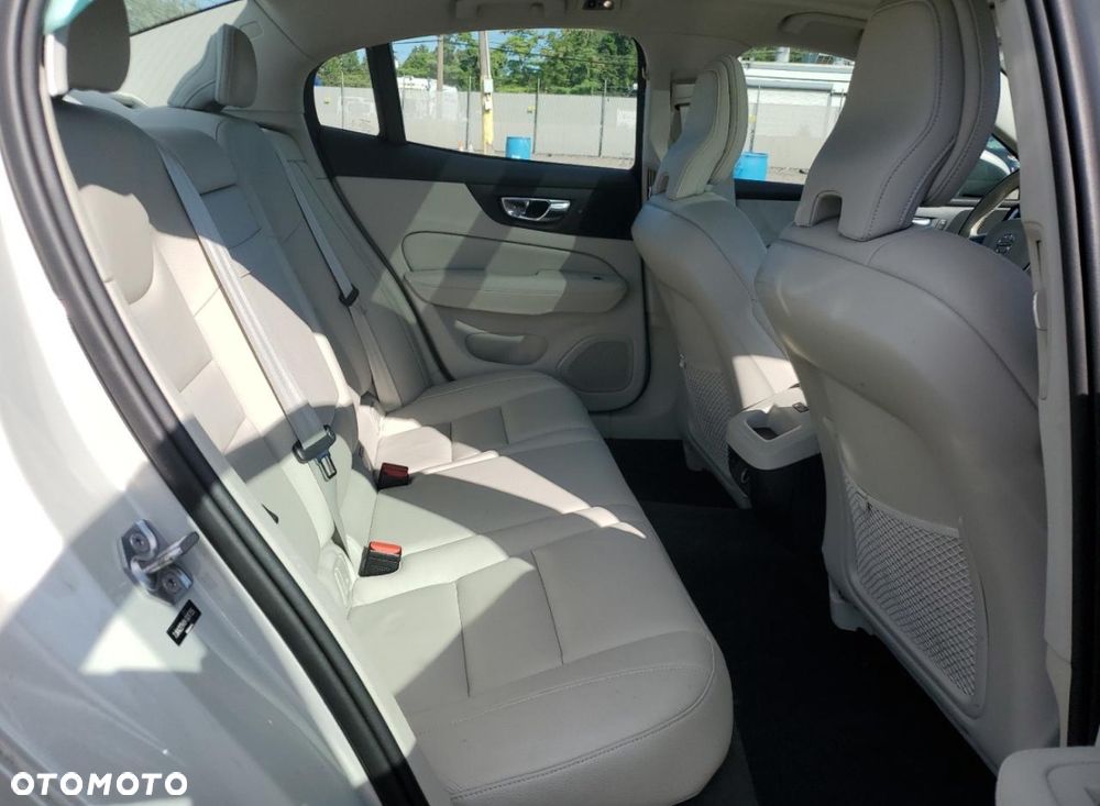 Volvo S60 T6 AWD Momentum Pro - 7