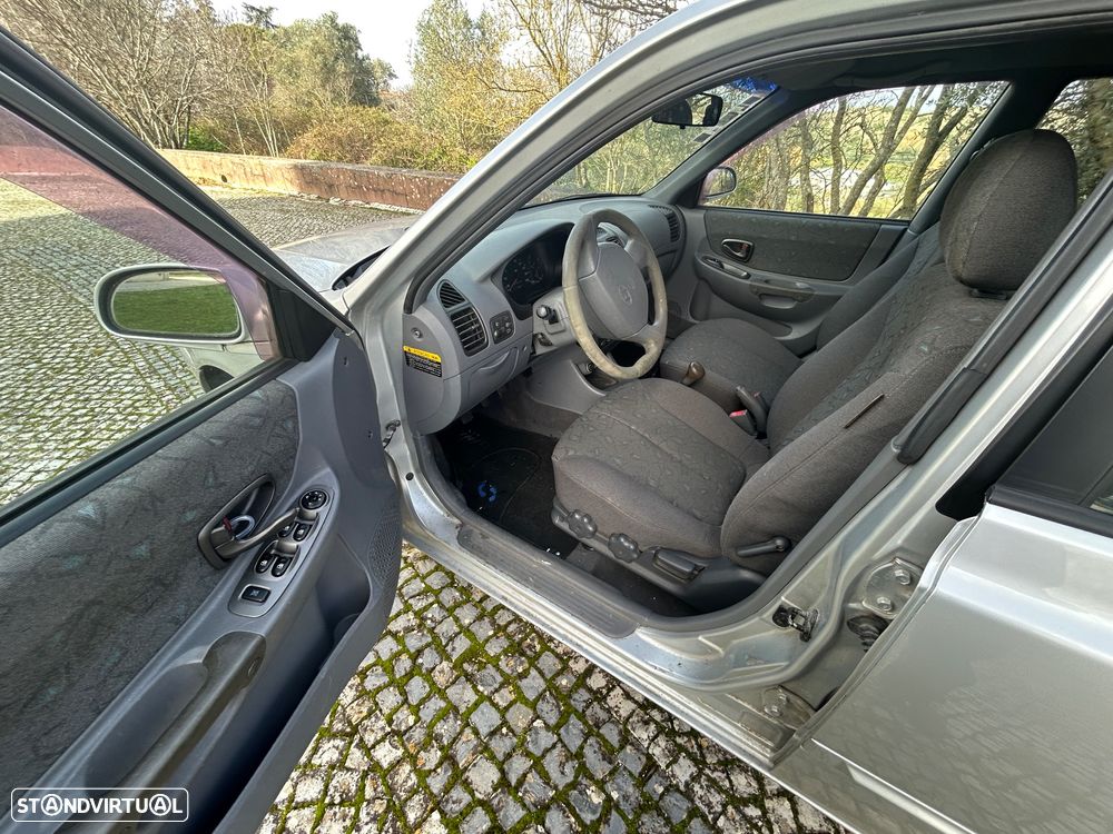 Hyundai Accent 1.3i GLS - 16